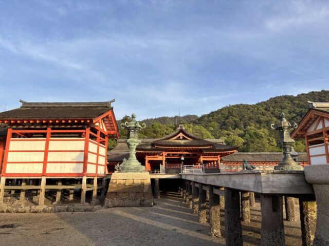 厳島神社「左」（宮島）