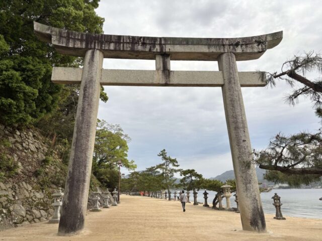 石鳥居（厳島神社）