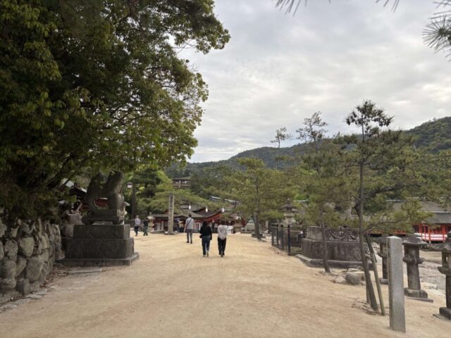 参道（厳島神社）