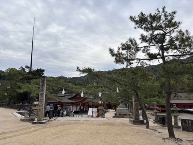 参道②（厳島神社）