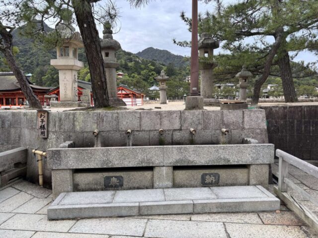 手水舎（厳島神社）