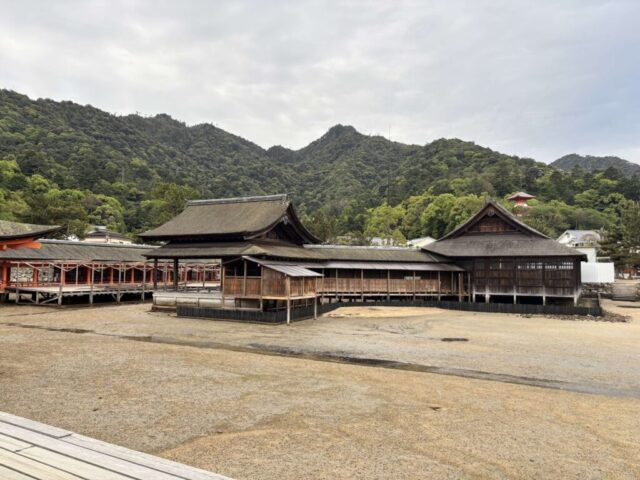 能舞台・能楽屋（厳島神社）