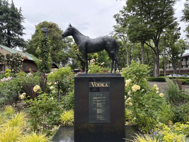 ウオッカ像(東京競馬場)