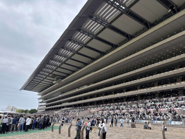 観客席(東京競馬場)