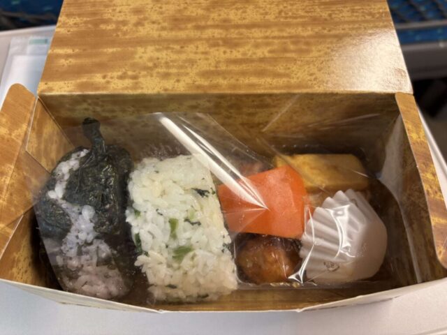 おにぎり弁当