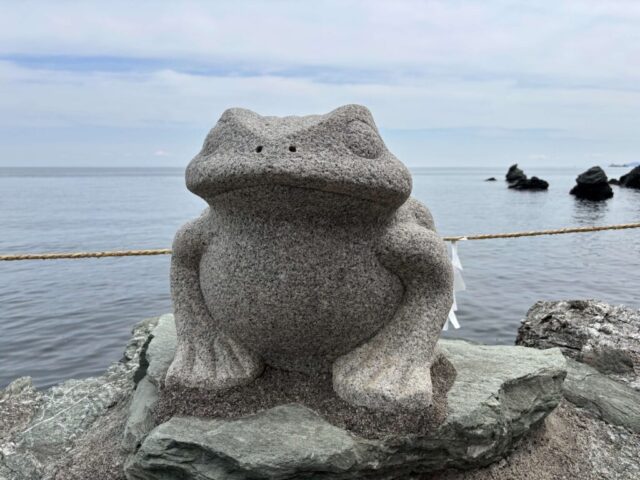 二見蛙(二見興玉神社)