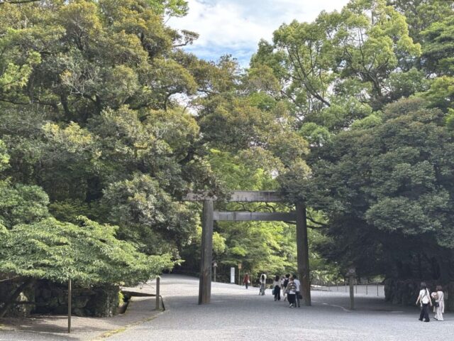 三の鳥居 前（伊勢神宮・内宮）