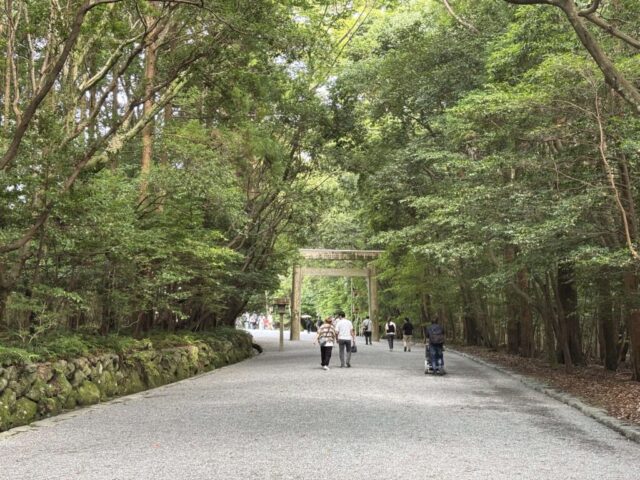 参道（伊勢神宮・内宮）